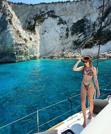 Surovoya pornographic actress archive