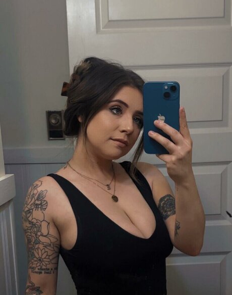 Astrolgygrl nude model pics