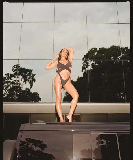 Solange Knowles model free pictures