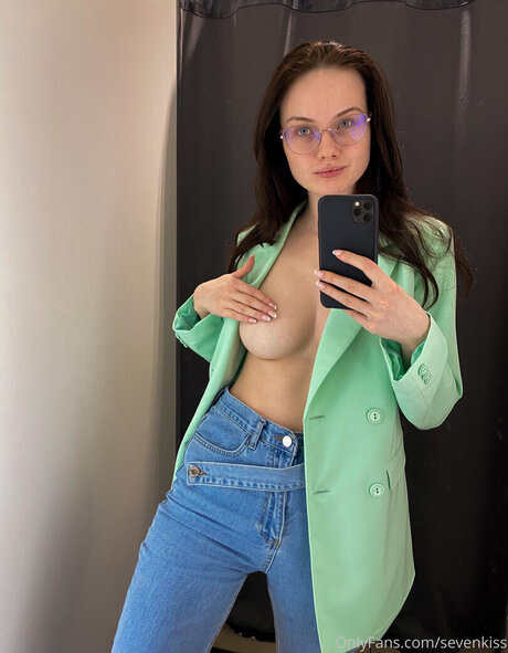 sevenkiss free actress pics