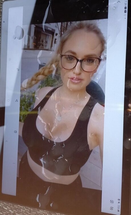 Cum Tributes erotic star img