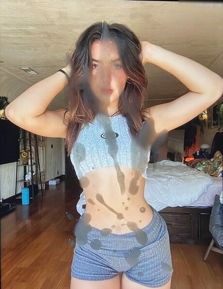 Cum Tributes model perfect img