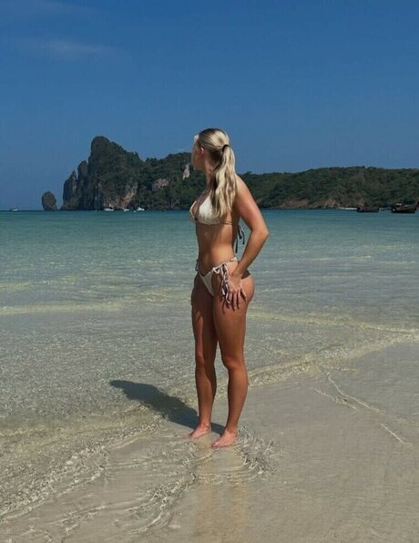 Ellie Maack perfect pornstar pictures