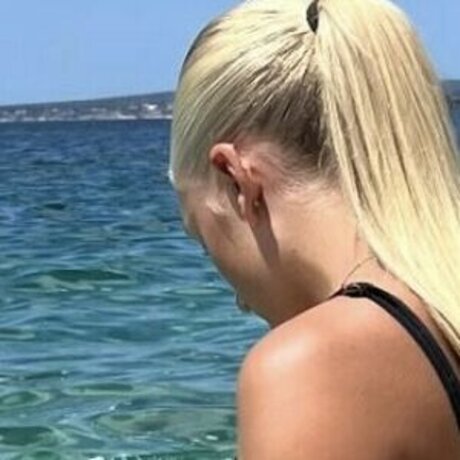 Ellie Maack model beautiful photo