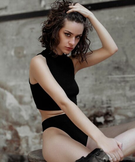 Emeline Faure sex star img