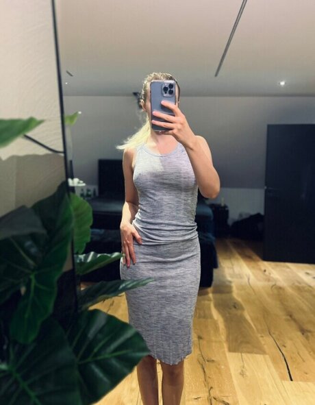 Colaway hot actress pictures