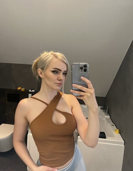 Colaway high quality actress pic