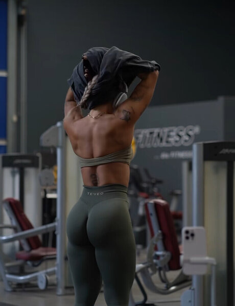 reverse gangbang onlyfans beautiful porn pic