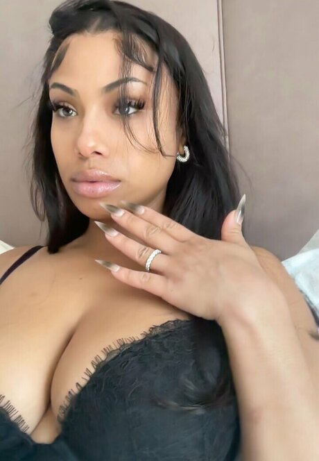 ayisha mia erotic actress pics