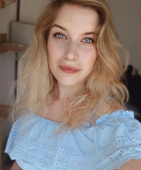 ebony smoking onlyfans hot sexy pic