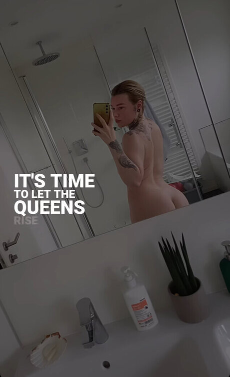 Typischblonnd star hot img