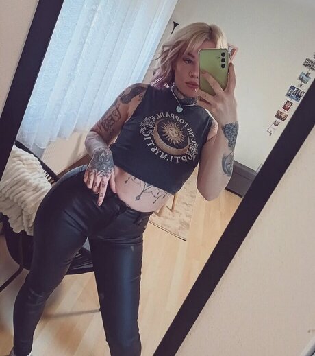 Typischblonnd model porn photo