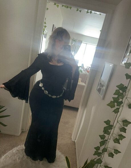 mature wife onlyfans sexy picture