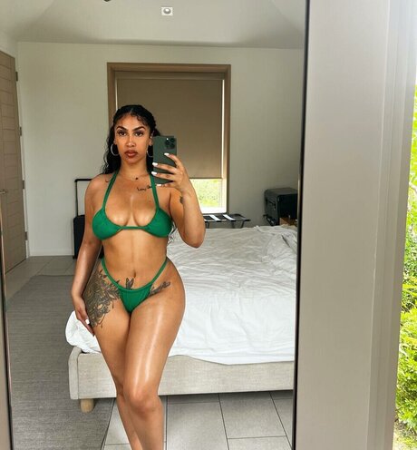Queen Naija sexy actress img