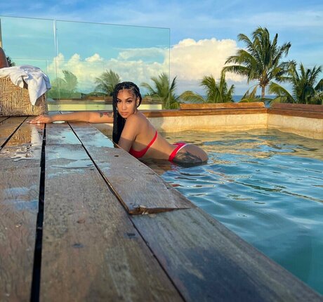 Queen Naija top actress image