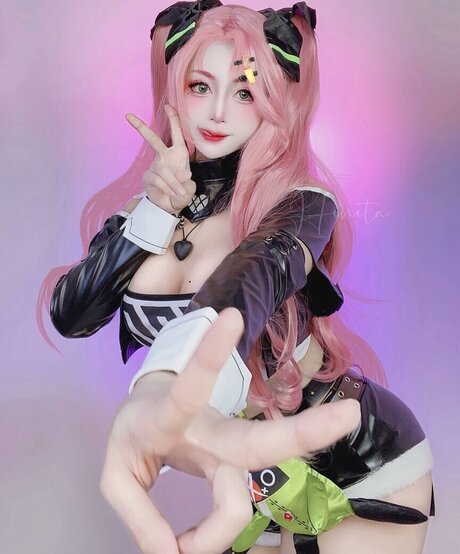 Hiniitaa model naked galleries