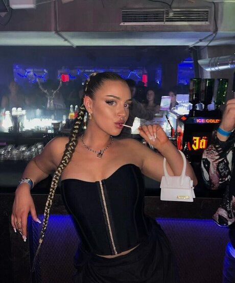 Michelle Knaub model naked photo