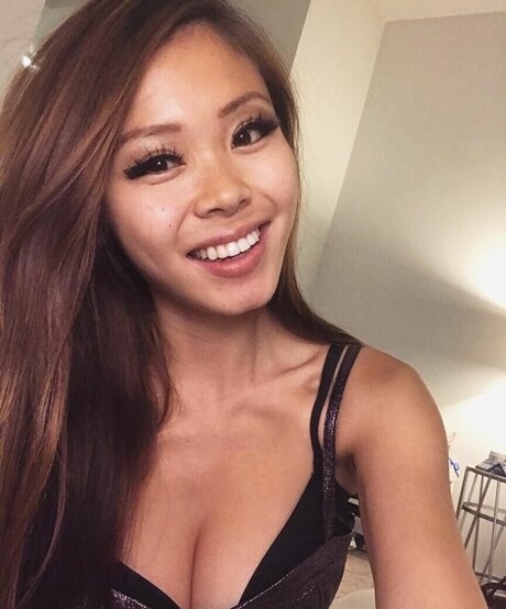 Maggie Sin model high quality pic