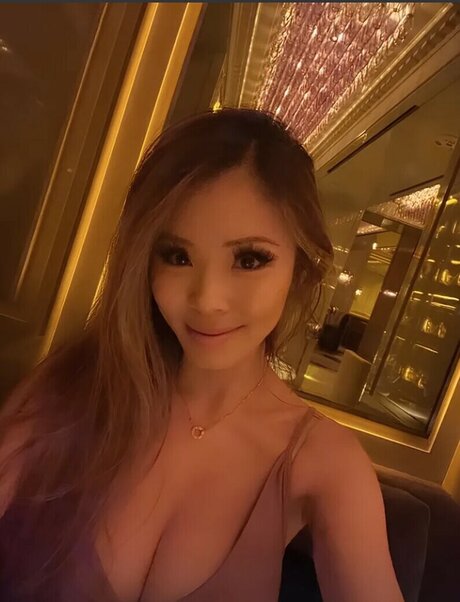 Maggie Sin erotic model image