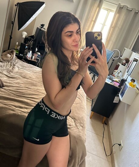 lorak al model pretty pic