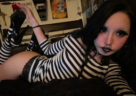 Wuvmia exclusive model pics