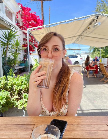 Kari Keone model adult img