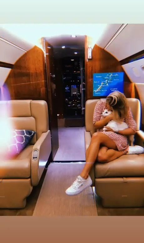 Emily Osment best pornstar pictures