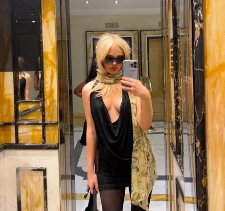 Emily Alyn Lind top pornstar pics