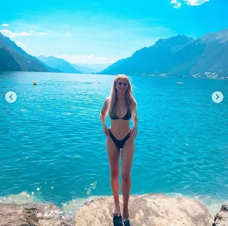 mirror selfie onlyfans beautiful pic