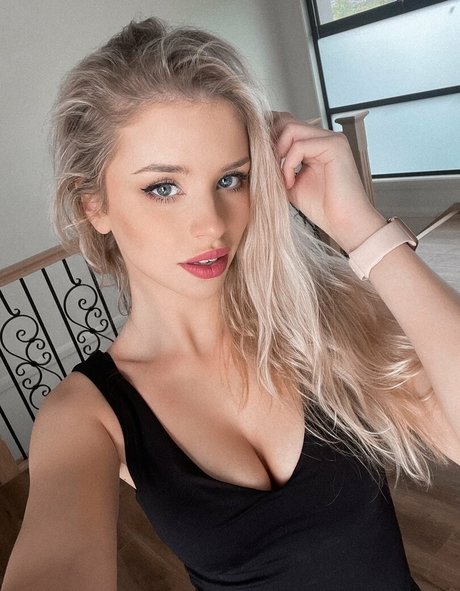 Berticuss star sexy pics