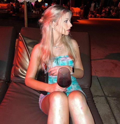 Berticuss erotic model img