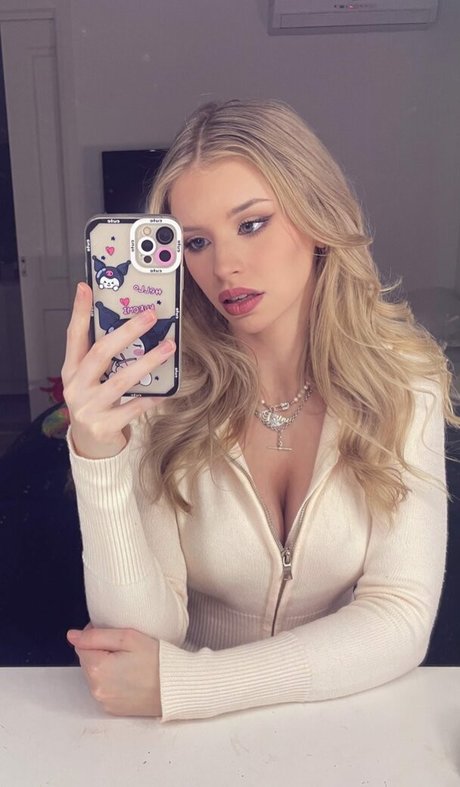 Berticuss exclusive actress pictures