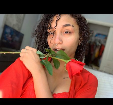 Sierra Love naked pornstar pic