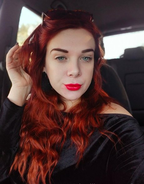 Uk Milky Mummy art star gallery