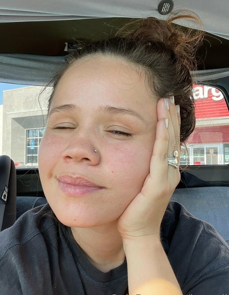 kae yli hot model pic