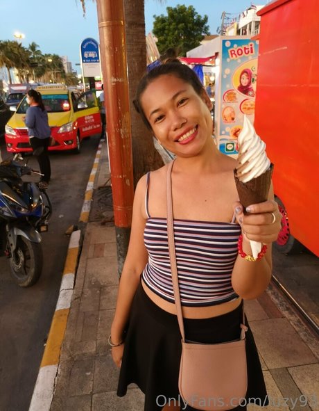 luzy93 erotic model gallery