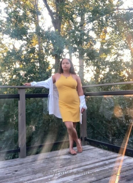 squat onlyfans adult picture