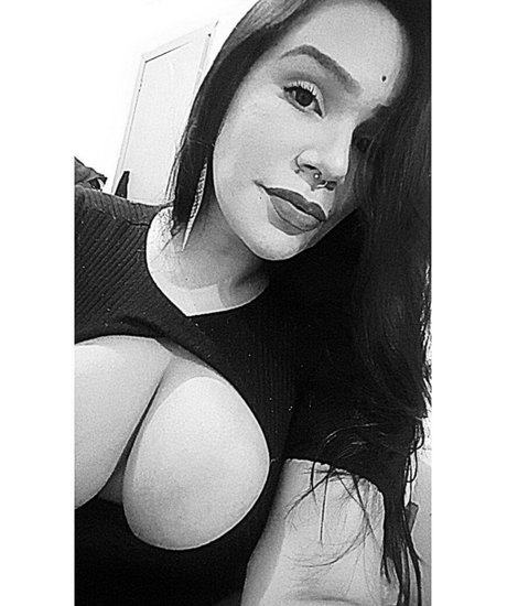 lauratavora beautiful actress pictures