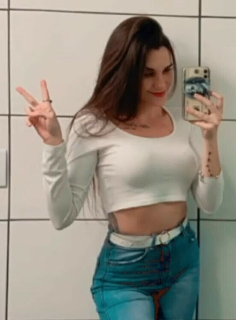 lauratavora nice actress pic