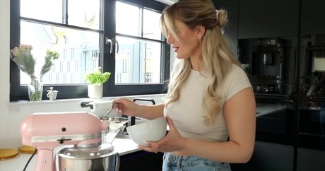 busty solo onlyfans hot sexy photo