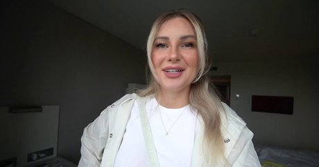 shemale fucks girl onlyfans beautiful gallery