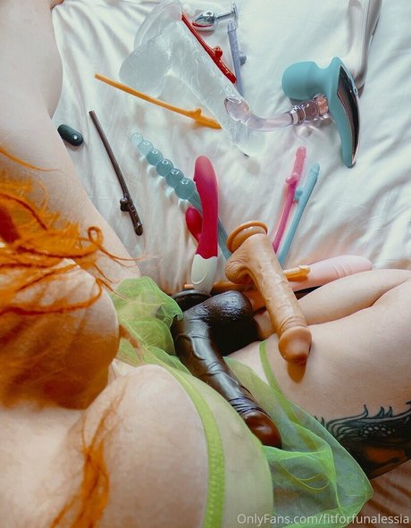 fitforfunalessia art star pics