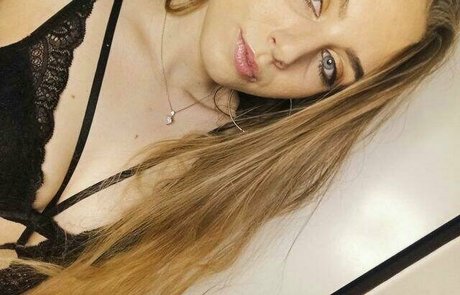 hollyclue free model images