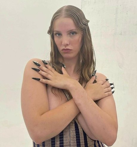 Eliza Goldsmith erotic star photos