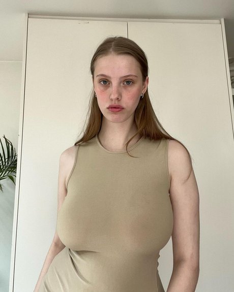 Eliza Goldsmith model art pictures