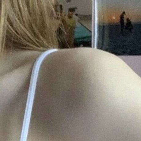 Eliza Goldsmith star top pic