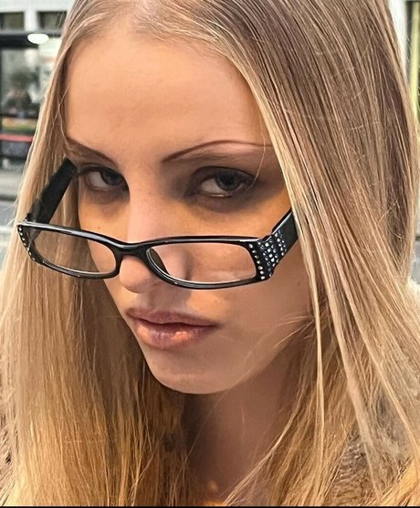 Eliza Goldsmith erotic actress pics