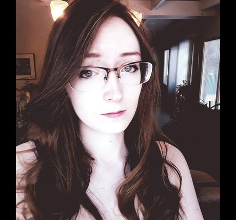 Juniper Actias model naked picture