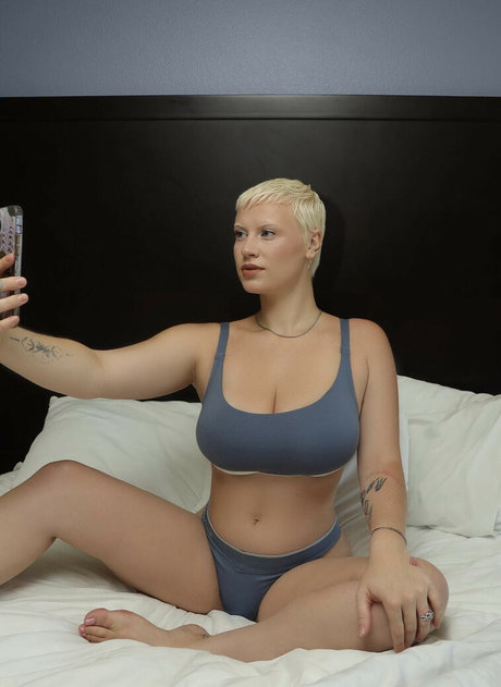 BabyyLiv sex actress archive