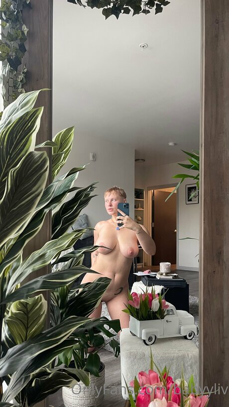 BabyyLiv pornstar perfect img